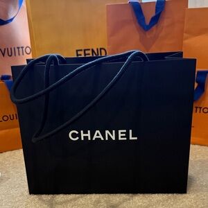 Chanel shopping bag 💯 authentic